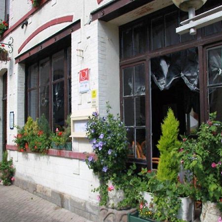 Logis Hotel Et Restaurant Du Dauphin Се Экстерьер фото