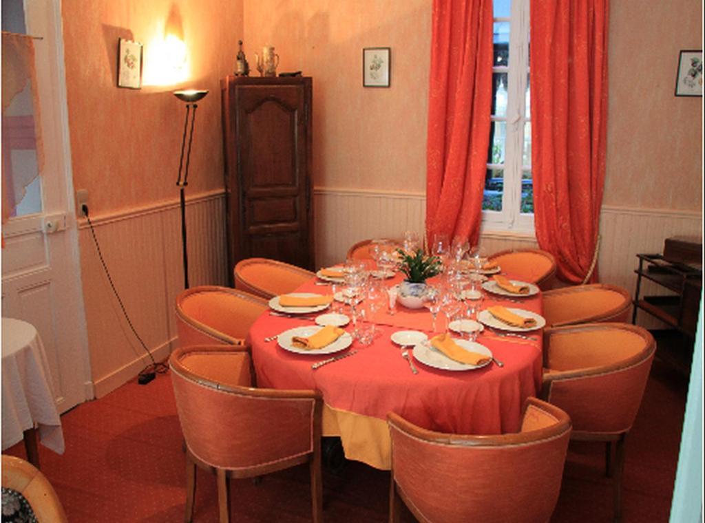 Logis Hotel Et Restaurant Du Dauphin Се Экстерьер фото