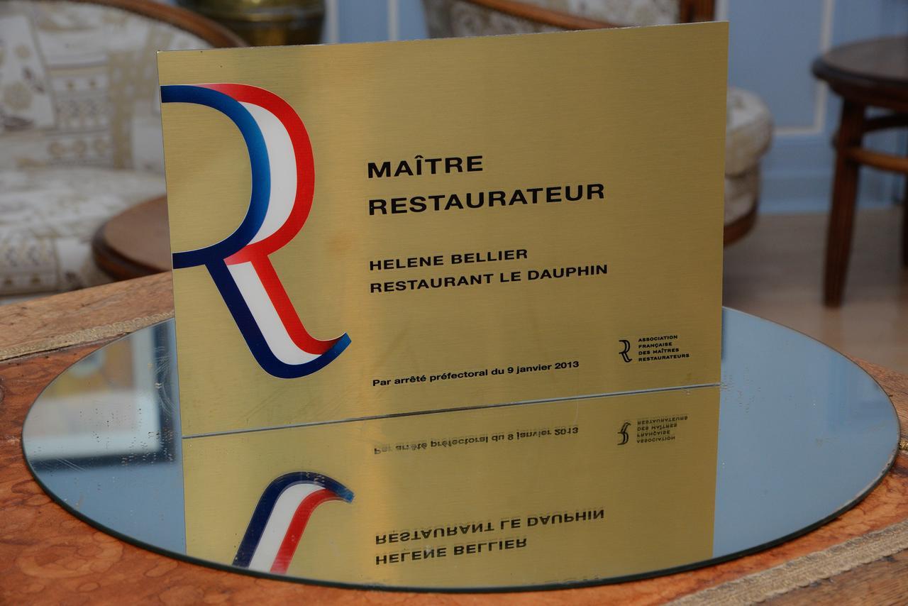 Logis Hotel Et Restaurant Du Dauphin Се Экстерьер фото