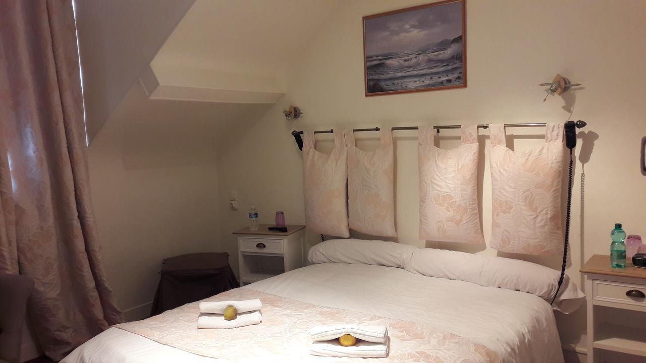 Logis Hotel Et Restaurant Du Dauphin Се Экстерьер фото