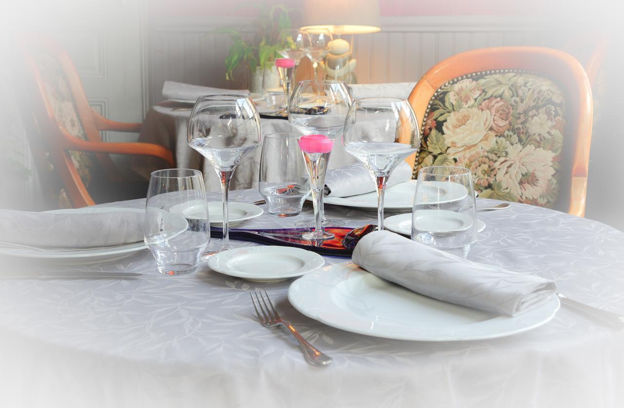 Logis Hotel Et Restaurant Du Dauphin Се Экстерьер фото