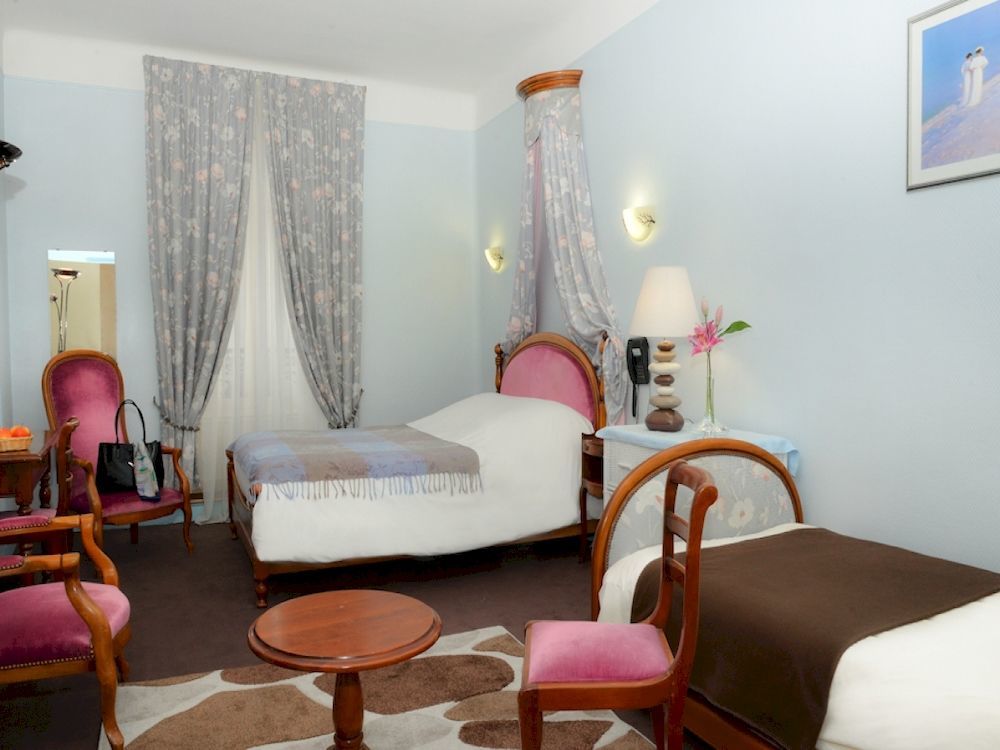 Logis Hotel Et Restaurant Du Dauphin Се Экстерьер фото