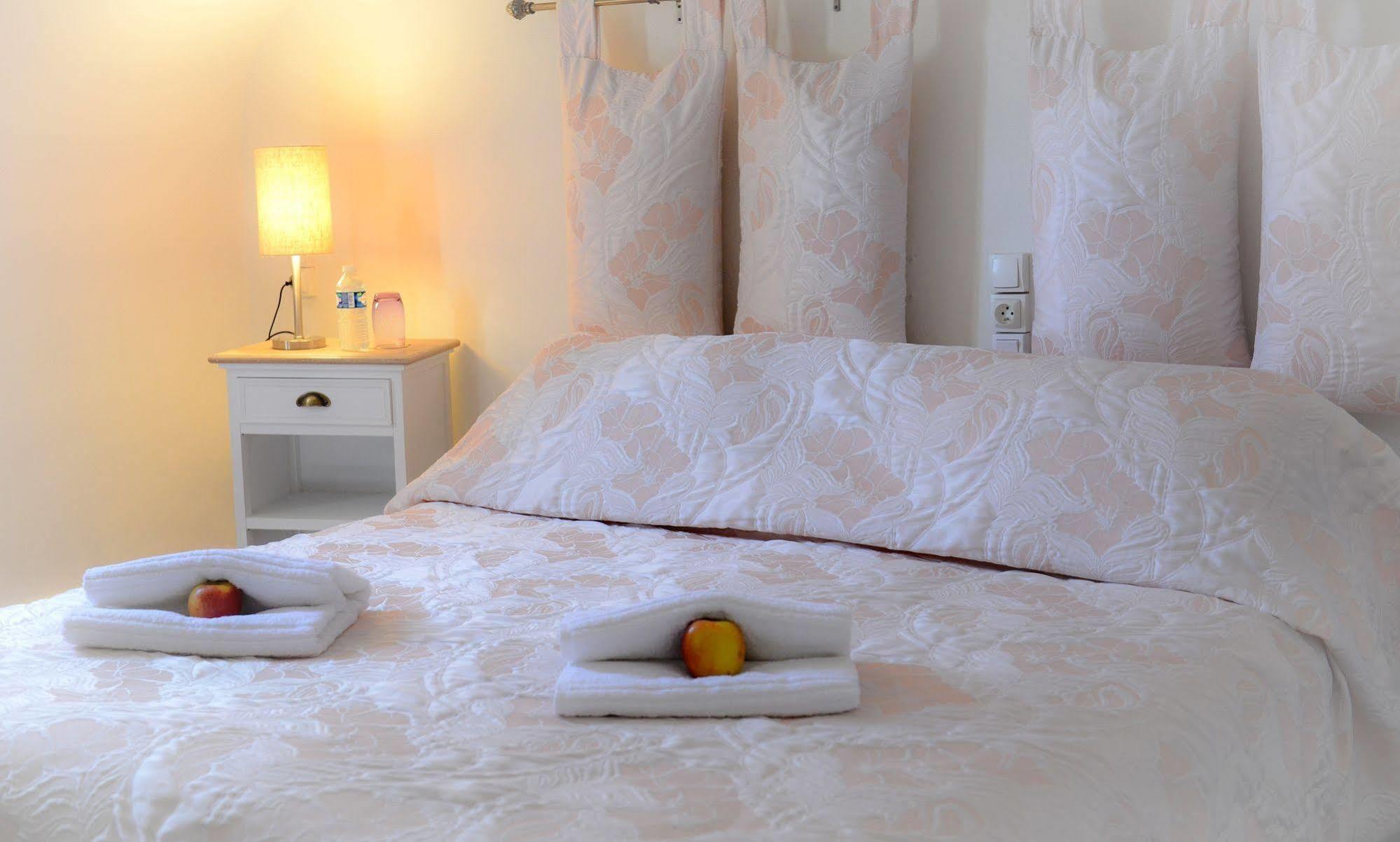 Logis Hotel Et Restaurant Du Dauphin Се Экстерьер фото